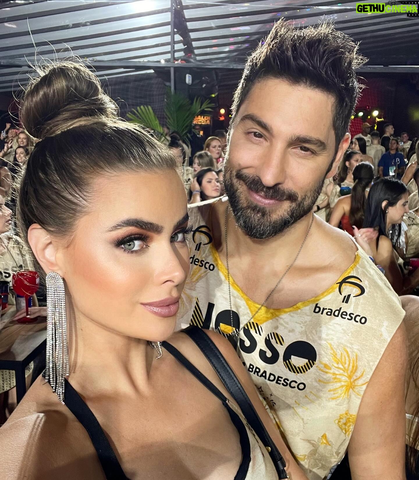 Rayanne Morais Instagram - Bodas de Plumas🪽 Como é leve viver a vida com você!!! Temos uma paz que excede todo entendimento, um amor que suporta tudo com ternura e muito carinho. Viver com você e viver com a felicidade. Viver a vida com o grande amor de nossas vidas é um grande privilégio. É viver o melhor de Deus!!! Que todos possam ter esse privilégio de viver seu grande amor. 10/02/2024🪽 6 Meses de casados Para todo sempre 🤍 By @rayannemorais e @victorpecoraro @morais.pecoraro