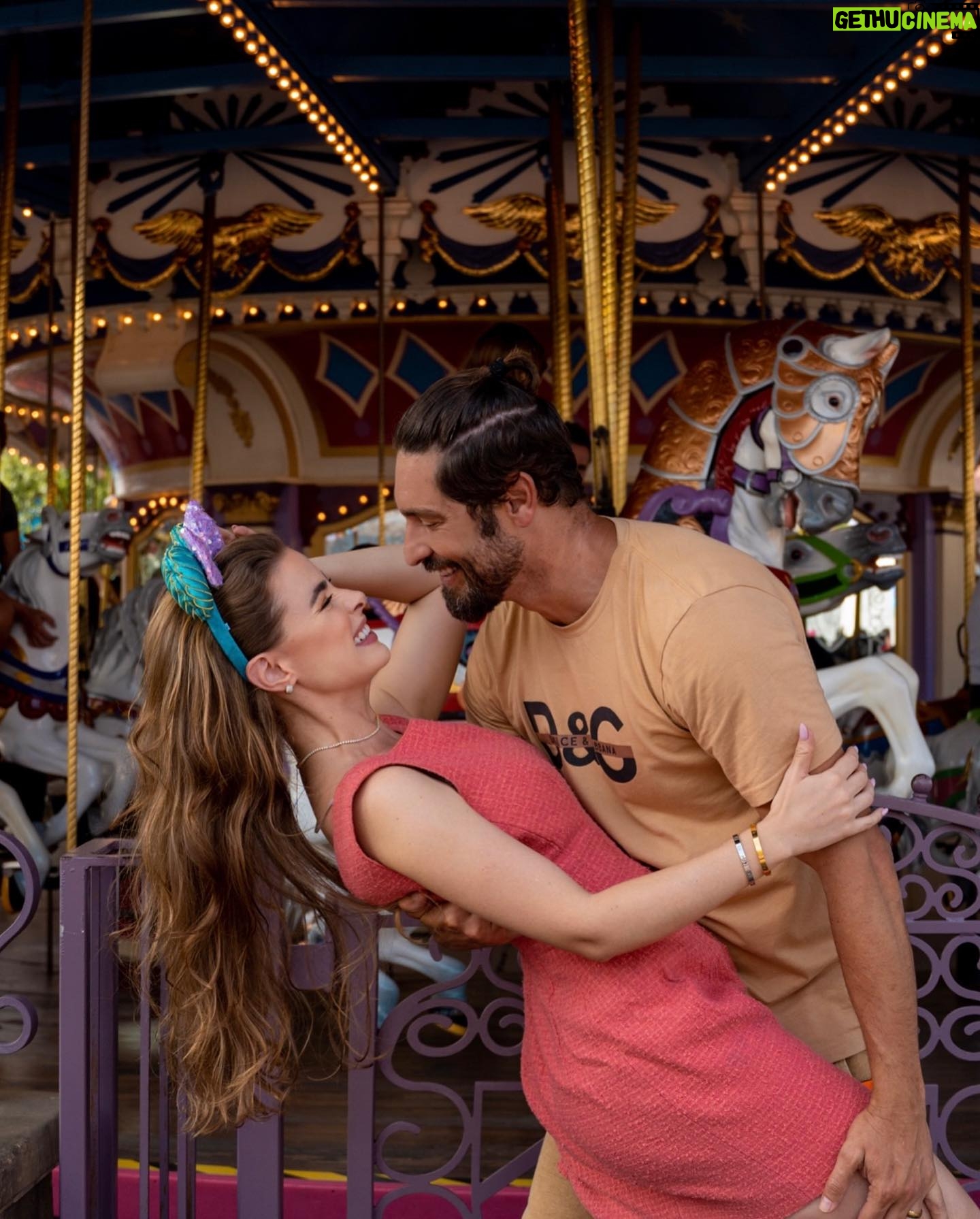Rayanne Morais Instagram - Disney photodump 🫶🏻 Sobre dias inesquecíveis, cheio de amor, diversão, amizade, cumplicidade e palhaçada que não podia faltar nesse grupo 🤣 Registro By @fotos_na_disney 👏🏻 @victorpecoraro @amayaravieira @brendhahaddad @ricardogaeta_ @julianakelling @franklinmedrado @suhmedrado @beeafrancaa @alexandreagostinho 😘❤️
