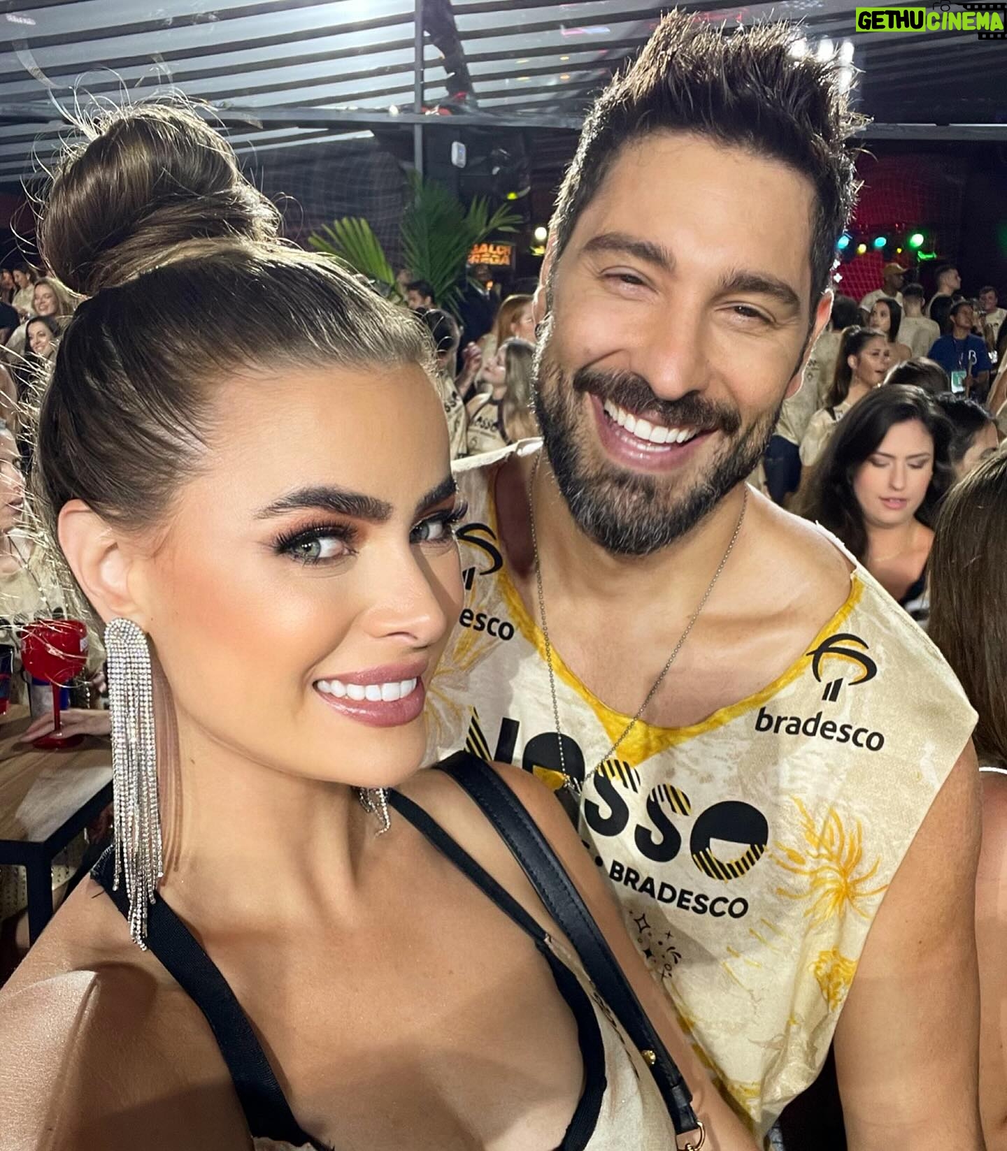 Rayanne Morais Instagram - Bodas de Plumas🪽 Como é leve viver a vida com você!!! Temos uma paz que excede todo entendimento, um amor que suporta tudo com ternura e muito carinho. Viver com você e viver com a felicidade. Viver a vida com o grande amor de nossas vidas é um grande privilégio. É viver o melhor de Deus!!! Que todos possam ter esse privilégio de viver seu grande amor. 10/02/2024🪽 6 Meses de casados Para todo sempre 🤍 By @rayannemorais e @victorpecoraro @morais.pecoraro