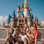 Rayanne Morais Instagram - Disney photodump 🫶🏻 Sobre dias inesquecíveis, cheio de amor, diversão, amizade, cumplicidade e palhaçada que não podia faltar nesse grupo 🤣 Registro By @fotos_na_disney 👏🏻 @victorpecoraro @amayaravieira @brendhahaddad @ricardogaeta_ @julianakelling @franklinmedrado @suhmedrado @beeafrancaa @alexandreagostinho 😘❤️