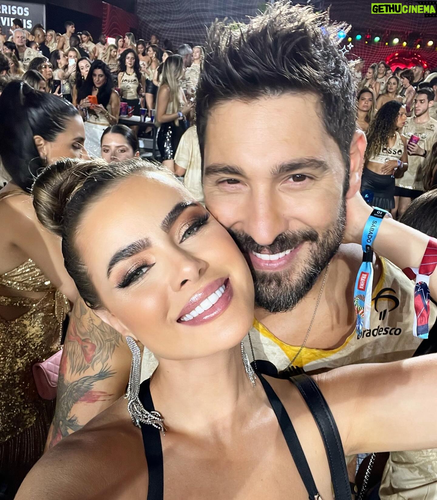 Rayanne Morais Instagram - Bodas de Plumas🪽 Como é leve viver a vida com você!!! Temos uma paz que excede todo entendimento, um amor que suporta tudo com ternura e muito carinho. Viver com você e viver com a felicidade. Viver a vida com o grande amor de nossas vidas é um grande privilégio. É viver o melhor de Deus!!! Que todos possam ter esse privilégio de viver seu grande amor. 10/02/2024🪽 6 Meses de casados Para todo sempre 🤍 By @rayannemorais e @victorpecoraro @morais.pecoraro