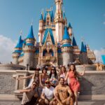 Rayanne Morais Instagram - Disney photodump 🫶🏻 Sobre dias inesquecíveis, cheio de amor, diversão, amizade, cumplicidade e palhaçada que não podia faltar nesse grupo 🤣 Registro By @fotos_na_disney 👏🏻 @victorpecoraro @amayaravieira @brendhahaddad @ricardogaeta_ @julianakelling @franklinmedrado @suhmedrado @beeafrancaa @alexandreagostinho 😘❤️