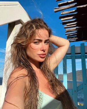 Rayanne Morais Instagram - First selfie of the year after wonderful days 📷🌊🐠

#paradise #peace #love ##santorini @casagregarj