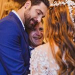 Rayanne Morais Instagram - Hoje eu venho aqui expressar o meu amor, carinho, gratidão e admiração por você meu amigo @cohencerimonial Desde o dia que nós conhecemos a dez anos atrás tivemos uma ligação muito forte. Os anos se passaram e esse carinho permaneceu intacto e o desejo de um dia realizamos esse momento aconteceu. Do jeitinho que era pra ser!!! Cheio de verdade e amor!!! Só nos que ali estávamos, sabemos o que aconteceu!!! Fomos tomados por uma emoção sem igual em viver um momento que será por toda uma vida!!! “ Um dia irei fazer seu casamento por toda uma vida” ( Cohen) Me emociono enquanto escrevo 😭❤️ Esse dia chegou e você ali estava segurando a minha mão é dividido toda aquela emoção comigo. Eu nunca serei capaz de te agradecer por tudo!!! Agradeço a Deus pelo sua vida e por ter o privilégio de ter você na minha. Obrigada por realizar esse sonho e ser fiel em suas palavras de que estaria comigo. Sentimento de carinho e gratidão não tem como agradecer, apenas sentir!!! Todo o meu amor, carinho e gratidão por tudo, ficou nesse abraço que te dei. Você é um ser humano maravilhoso!!! E não posso deixar de dizer que é o MELHOR CERIMONIALISTA DESSE MUNDO!!! Que privilégio o meu de ter você 🙏🏻 Te amo 🤍