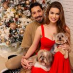 Rayanne Morais Instagram - Desejamos um feliz Natal 🎄 ”Porque um menino nos nasceu, um filho se nos deu; e o principado está sobre os seus ombros; e o seu nome será: Maravilhoso Conselheiro, Deus Forte, Pai da Eternidade, Príncipe da Paz;“ ‭‭Isaías‬ ‭9‬:‭6‬ ‭ Que o sentido do Natal esteja sempre presente em nosso dia a dia, que é a presença de Jesus Cristo em nossas vidas! Que a paz esteja sempre presente em nossos corações. Que seja o maior legado do Natal a permanência definitiva de Cristo Jesus em nossos convertidos corações! Que esse seja o verdadeiro significado do Natal nos corações de todos aqui. Com todo amor e carinho é o nosso desejo @rayannemorais e @victorpecoraro Amamos cada vida que aqui está, agradecemos o amor e carinho de todos por nós. 🙏🏻❤️🎄 #MoraisPecoraro #Natal #amor #Jesus #nossosalvador 📷 @jessicalimafotografia