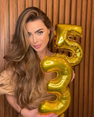 Rayanne Morais Instagram - 3.5 Uauuuuu… 😃

Que delícia de novo ciclo de vida!!!
Vejo o cuidado de Deus comigo em cada detalhe até aqui e sei que Ele fará infinitamente mais do que penso ou imagino!!! Pois Ele é fiel para cumprir a sua palavra e suas promessas. 
Vivo a vida com gratidão, amor e com muita fé em Deus. 

Obrigada 34 por tudo vivido e por toda experiência adquirida 🙏🏻 Que venha o novo já com muitas mudanças 🥰 

Obrigada a todos pelas mensagens de amor e carinho 🙏🏻 Eu recebo todas palavras de bençãos 🙌🏻 Que Deus retribua em dobro tudo à vocês 😘

Venhaaaaaa 35!!!
Te recebo com muito amor
