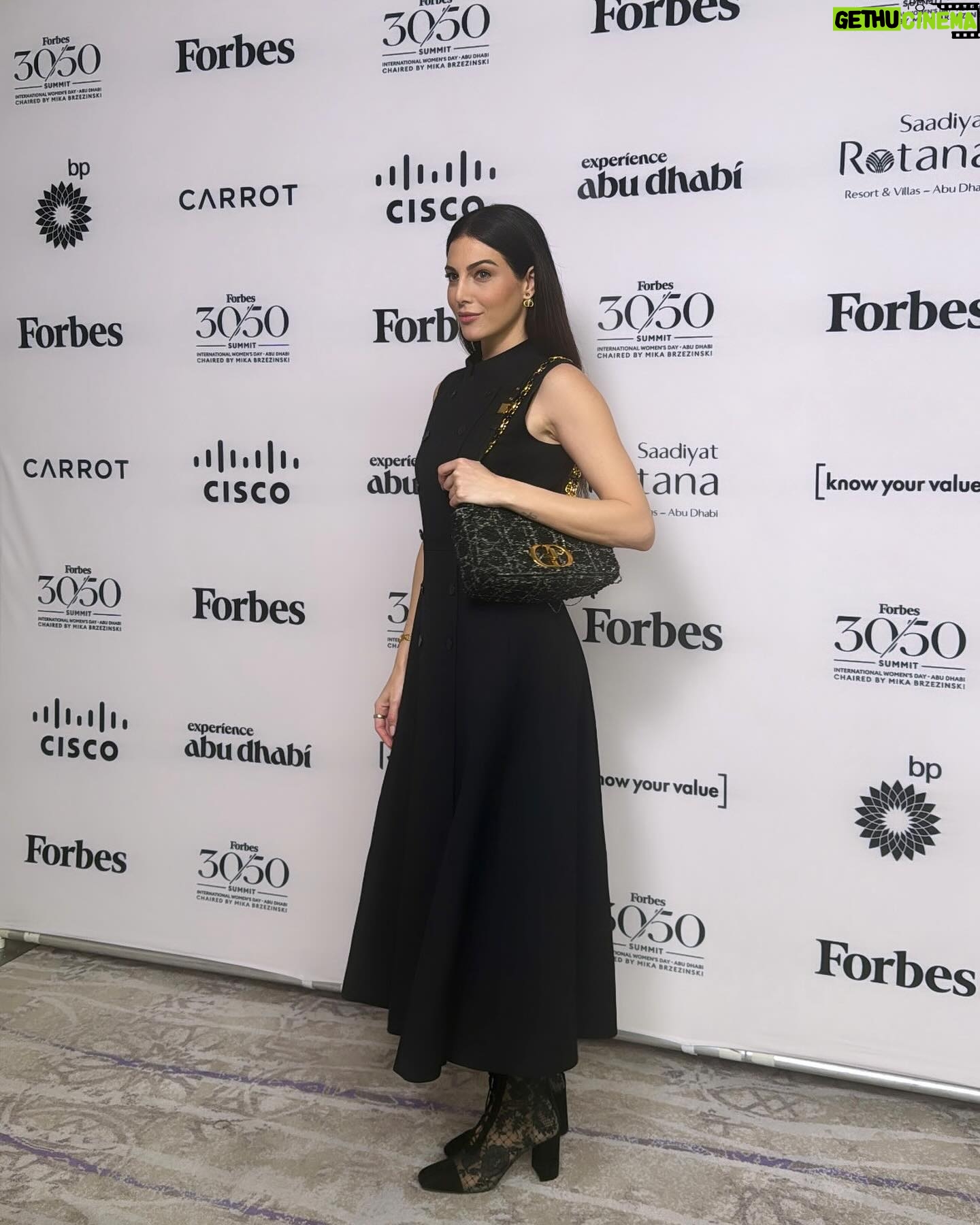 Razane Jammal Instagram - Happy International Women’s Day ❤️ It was an honor to speak up about the importance of diversifying stories on screens at the #Forbes3050 summit alongside @kristinstoller and @maitreyiramakrishnan Thank you for having me @forbeswomen ينعاد على كل إمرأة بيوم المرأة العالمي. كان شرف لإلي إني إحكي بنقاش عن أهمية التنوع بالقصص والمواضيع على الشاشة الكبيرة والزغيرة مع فوربز إلى جانب الممثلة الكندية مايتتريي ومحررة فوربز أندر ثيرتي الأميركية كريستن ستولر. Dressed in @dior @diorbeauty Styled by @farahmounzer Glam @manulosadagomez @deenaalawaid Team @maritaakl