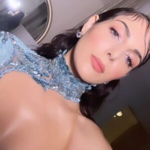 Razane Jammal Instagram - Aloo Ariel, it’s me. 🐚🧜🏻‍♀️

Out of the ocean and onto the blue carpet of @voguearabia. Thank you for making me part of your underworld fantasy and for your efforts in preserving biodiversity in the uae! 🌊💙 #vogueballofarabia 

طلعت من البحر دغري على السجّادة الزرقا تبع الحفل! موضوع الحفل كان حوريات الخليج لنشر التوعية عن التنوّع الطبيعي تحت المي بدولة الإمارات العربية المتحدة.

Styled by @farahmounzer