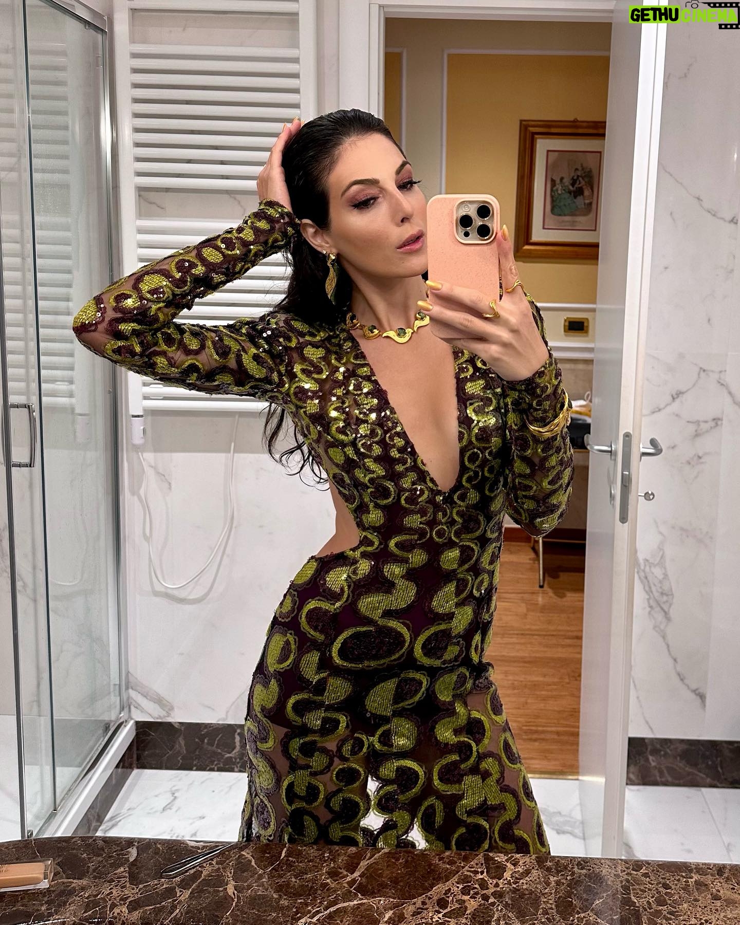 Razane Jammal - 52.3K Likes - Gone fishin’ but make it @eliesaabworld 🎣
لابسة لوك من تصميم إيلي صعب مستوحا من الطحالب لعشا تحت عنوان "تحت الماي" بمدينة جينوفا بإيطاليا. شكراً كتير زينا على هالفكرة الرائعة!
Thank you @zkobrossi for coming to the rescue and dressing me as an algae for tonight’s underwater themed gala 🧜🏻♀️🐠🪸🐚 #oceanomare
Dress @eliesaabworld
Jewels @jude.benhalim
Styled by @yasmineeissa
Hair and makeup by me!