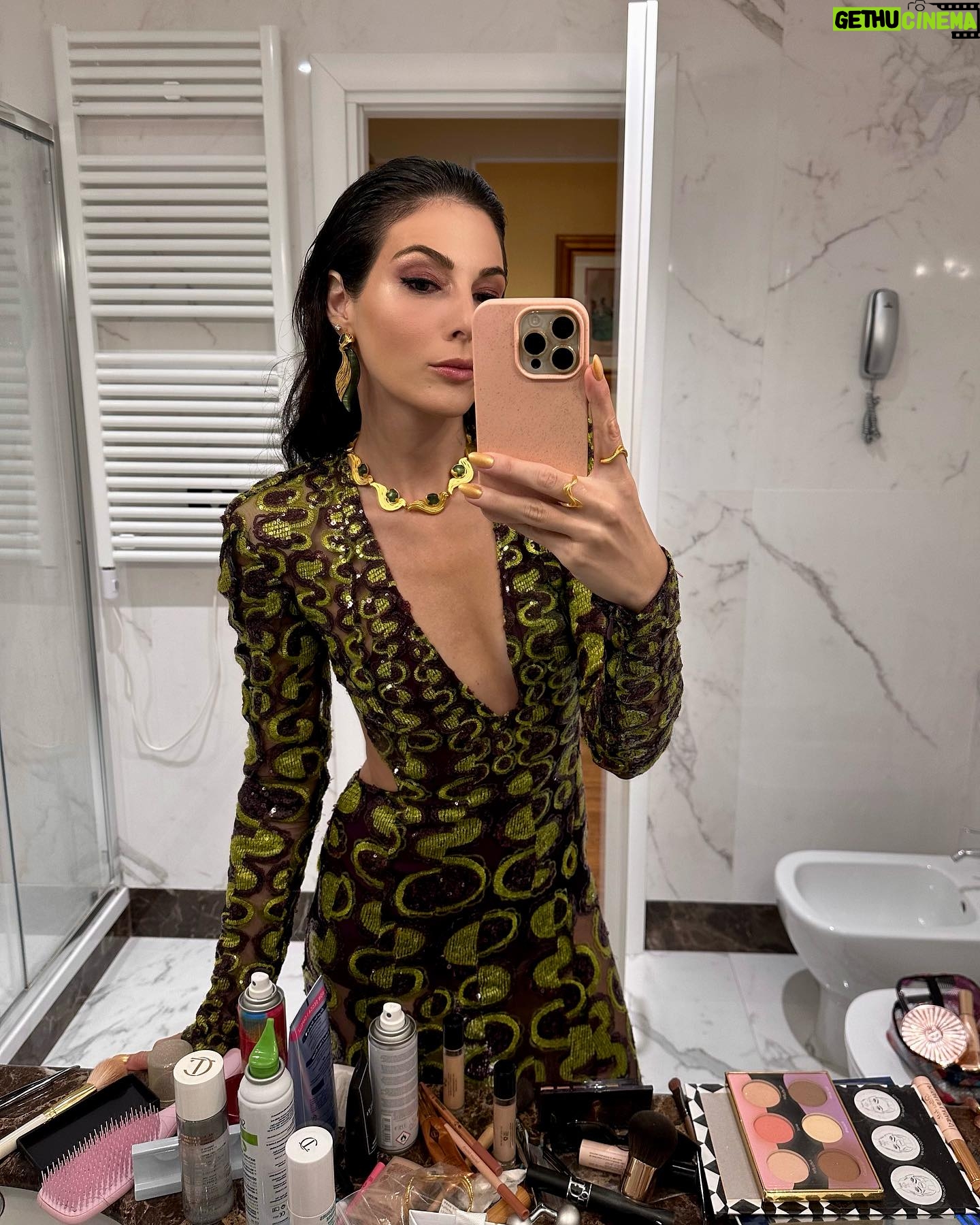 Razane Jammal - 52.3K Likes - Gone fishin’ but make it @eliesaabworld 🎣
لابسة لوك من تصميم إيلي صعب مستوحا من الطحالب لعشا تحت عنوان "تحت الماي" بمدينة جينوفا بإيطاليا. شكراً كتير زينا على هالفكرة الرائعة!
Thank you @zkobrossi for coming to the rescue and dressing me as an algae for tonight’s underwater themed gala 🧜🏻♀️🐠🪸🐚 #oceanomare
Dress @eliesaabworld
Jewels @jude.benhalim
Styled by @yasmineeissa
Hair and makeup by me!