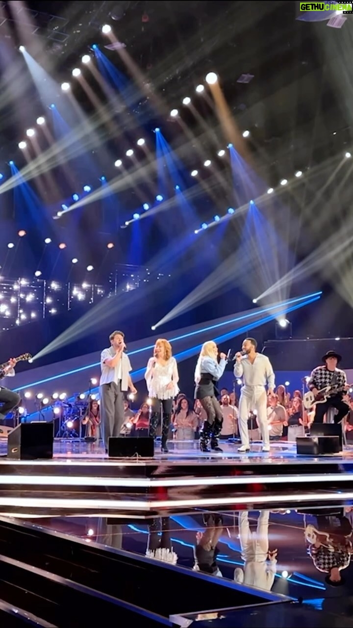 Reba McEntire - 137K Likes - Cβmon backstage and see never-before-seen footage of our Coaches prepping for their β¨ICONIC β¨Coach performance of βTake It Easyβ!! πΆ π€©