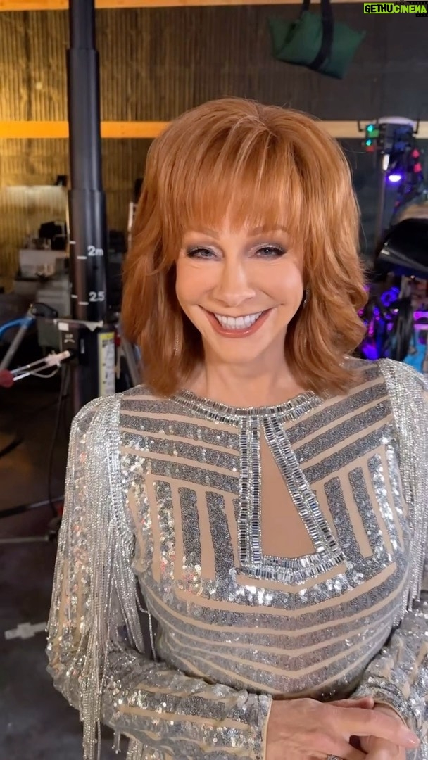 Reba McEntire Instagram - Come on, y’all! I’m taking you behind the scenes of S24’s @nbcthevoice promo shoot 🌟 September 25th can’t come fast enough! #TheVoice