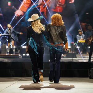 Reba McEntire Instagram - What a night!!! Thanks @mirandalambert for asking me to be part of @stagecoach last night. And thanks to all the #Countrymusic fans for sticking with us in that wind! #badasssisters #bas #stagecoach 
📸: @jeffjohnsonimages