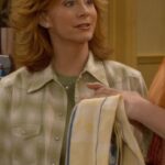 Reba McEntire Instagram - I hope everyone is having a happy Thanksgiving, yard leaf centerpieces and all! 🍂 Watch this full Thanksgiving episode of #Reba on @AmazonFreevee!