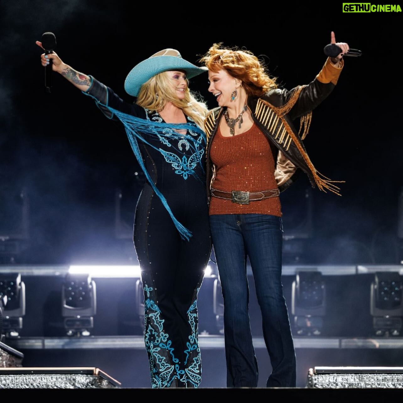 Reba McEntire - 42.3K Likes - What a night!!! Thanks @mirandalambert for asking me to be part of @stagecoach last night. And thanks to all the #Countrymusic fans for sticking with us in that wind! #badasssisters #bas #stagecoach
📸: @jeffjohnsonimages