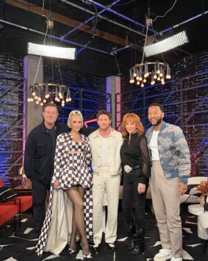 Reba McEntire Instagram - We’re having #toomuchfun on @nbcthevoice! What a crew!