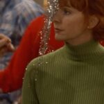 Reba McEntire Instagram – Tag who you’re going to have a tinsel fight with this holiday season! 🎄 #Reba #Tinsel #HappyHolidays