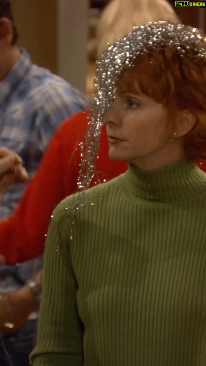 Reba McEntire - 52.5K Likes - Tag who youβre going to have a tinsel fight with this holiday season! π #Reba #Tinsel #HappyHolidays
