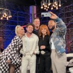 Reba McEntire Instagram – We’re having #toomuchfun on @nbcthevoice! What a crew!