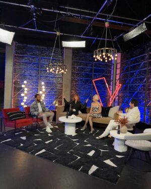 Reba McEntire Instagram - We’re having #toomuchfun on @nbcthevoice! What a crew!