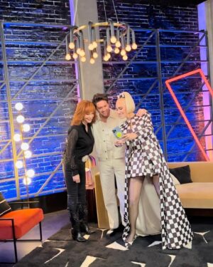 Reba McEntire Instagram - We’re having #toomuchfun on @nbcthevoice! What a crew!
