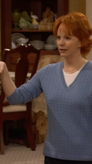 Reba McEntire Instagram - #TBT to one of my favorite #Reba moments. I’m a little jealous that you look good as a blonde AND a redhead @melissapeterman... 

Stream Reba on @Hulu for more laughs!