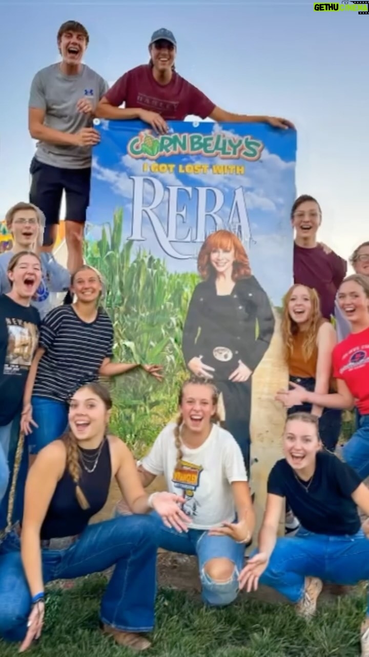 Reba McEntire Instagram - Aww shucks!!! Thanks to The MAiZE, I’m just tickled to be featured in corn mazes across the country this fall! Take a look at some of these spectacular mazes and find one near you to visit. Find out more at the link in bio!