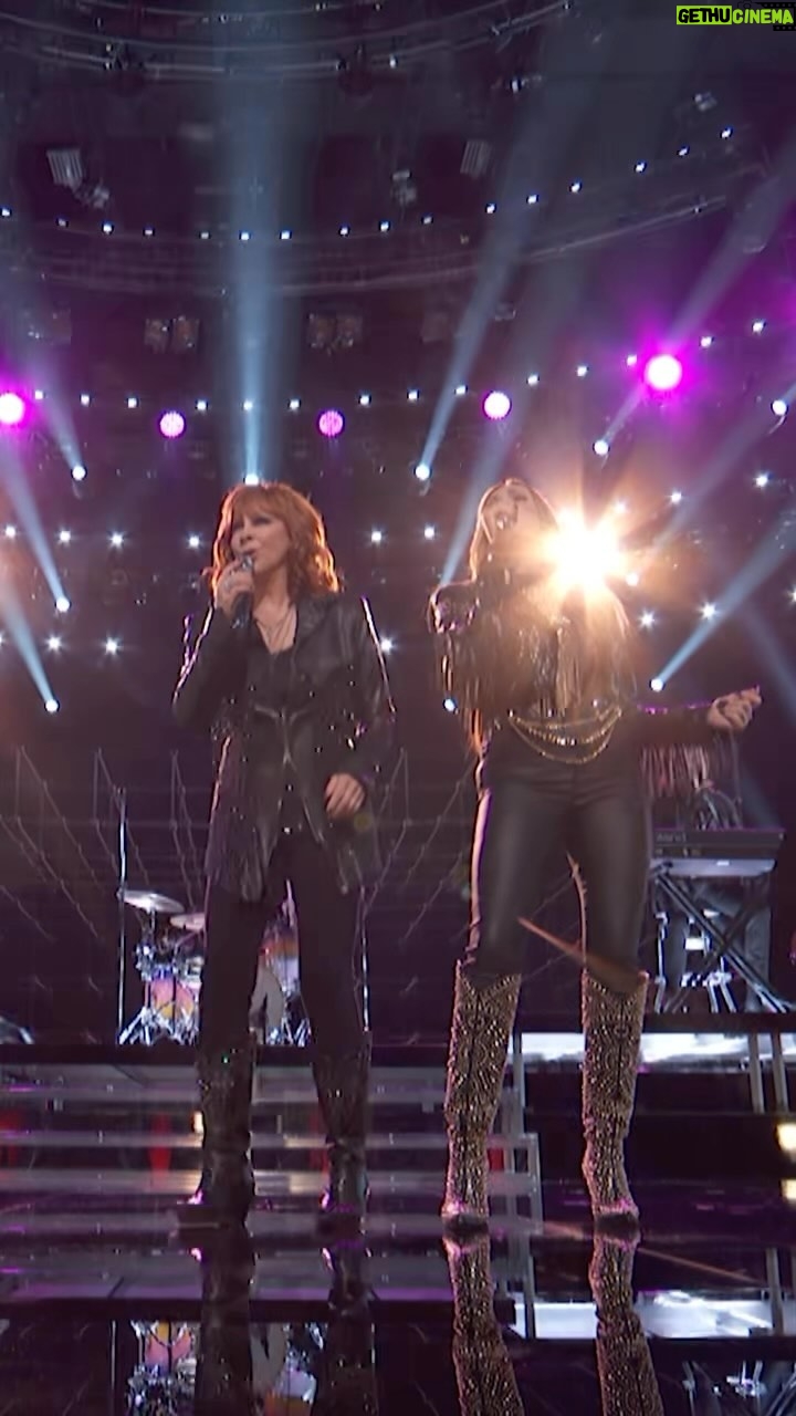 Reba McEntire - 30K Likes - NO π ONE π ELSE π could give a flawless duet like @reba & @jacquieroar do to @wynonnajuddβs βNo One Else on Earthβπ