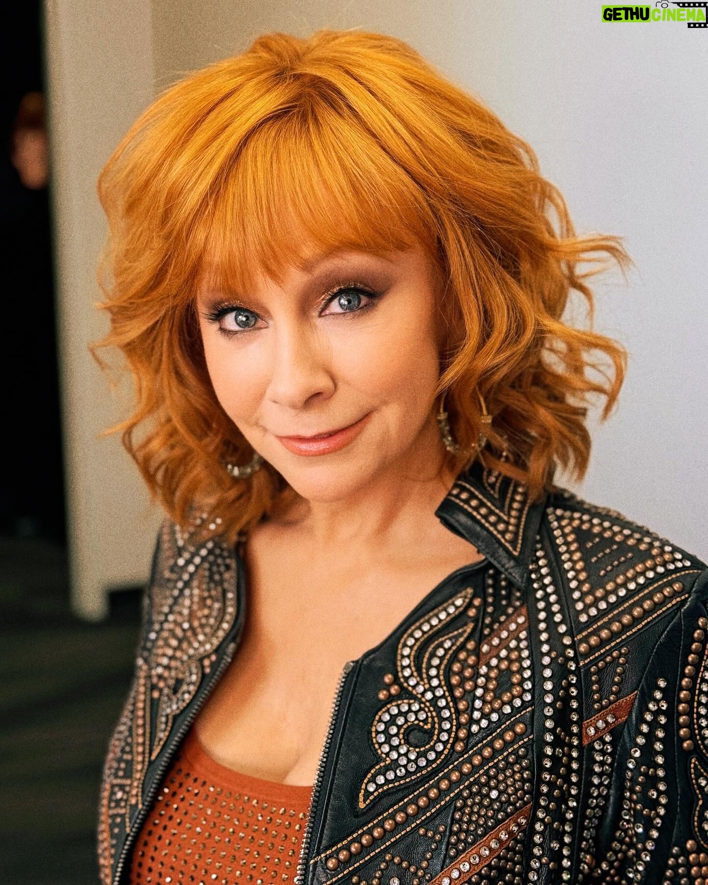 Reba McEntire - 29.4K Likes - Last nightβs #TheVoice glam!
π©π»βπ¦° Hair: @nickichestnut
π Makeup: @kristenebmakeup
ππΌ Styling: @talbert1234