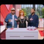 Reba McEntire Instagram - DOUBLE the chair, double the fun. 🤠🤠 #TheVoice premieres MONDAY February 26 at 8/7c on @nbc and streaming on @peacock.
