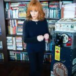 Reba McEntire Instagram - Trying out the pressed penny machine at @RebasPlace! I got a workout and a souvenir!!!