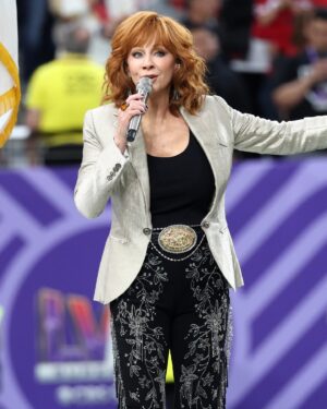 Reba McEntire Instagram - What a performance 🙌 @reba 

#SBLVIII