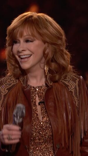 Reba McEntire Instagram - we’ve ascended and entered into ✨ VOICE HEAVEN ✨ during @reba’s live performance to “Seven Minutes In Heaven” 💫🤩☁️