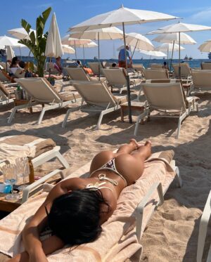 Rebecca Chen Instagram - Mediterranean tan hits different ☀️✨