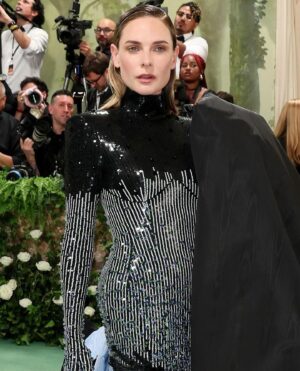 Rebecca Ferguson Instagram - What an unforgettable evening! Thank you @thombrowne for letting me wear such an exquisite dress.🖤 #metgala

Hair: @jillianhalouska
Makeup: @emilychengmakeup
Stylist: @tomeerebout