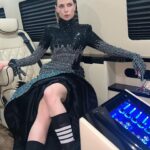 Rebecca Ferguson Instagram - A bit of @thombrowne magic behind-the-scenes…love you Xx #metgala Hair: @jillianhalouska Makeup: @emilychengmakeup Stylist: @tomeerebout