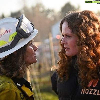 Rebecca Mader Instagram - Who ships this duo!? Me! That’s who. Lol @getdianefarr is one of the coolest cats I’ve had the pleasure to meet and work with. She’s dreamy! 😍 Don’t forget to watch this Friday on @cbs 💚🔥#firecountrycbs #fayestone