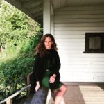Rebecca Mader Instagram - Happy #wickedwednesday #mypretties Who wants to come over to my house for a nice cup of Tea? #zelena #onceuponatime 💚 Zelena's Farmhouse 🐒