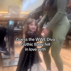 Rebecca Victoria Hardy Instagram - Why wouldn’t she let go 💀
#gothicbaby #wwe #wrestling #divas #wrestlecon