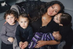 Rebecca Victoria Hardy Instagram - 2 years ago today 🥹🥲 #bigfamily #househardy #gothicbaby #goth