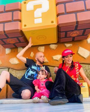 Rebecca Victoria Hardy Instagram - Today was UNREAL 🍄⭐️ #supermario #supernintendoworld #princesspeach #diddykong