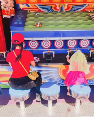 Rebecca Victoria Hardy Instagram - Today was UNREAL 🍄⭐️ #supermario #supernintendoworld #princesspeach #diddykong