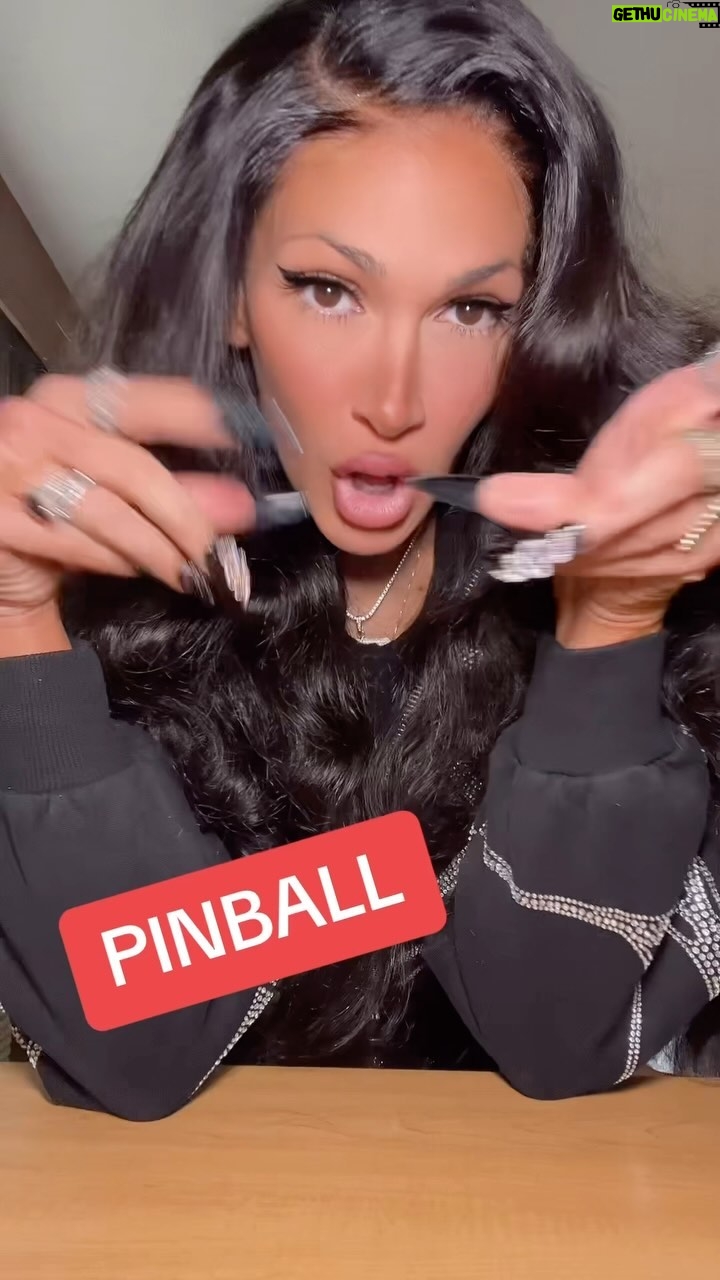 Rebecca Victoria Hardy Instagram - COME PLAY ! #pinball #pintastic #rebyhardy #arcade #boston #gothicbaby #datenight