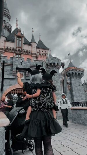 Rebecca Victoria Hardy Instagram - Best day EVER 🖤🦇🕸️ 
#batsday #goth #disneyland