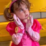 Rebecca Victoria Hardy Instagram - EXHAUSTED #supernintendoworld #princesspeach #gothicbaby Super Nintendo world gothic baby princess peach #cosplay