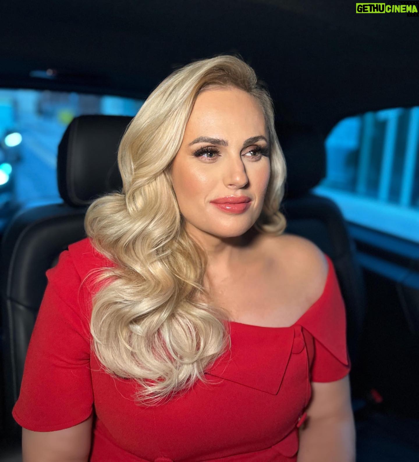 Rebel Wilson Instagram - Manchester!!! Not only are you great at football but you are such an awesome crowd! I felt so honored to share the stage with you all tonight ❤️🇬🇧❤️ #rebelrising