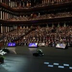 Recep Tayyip Erdoğan Instagram - 2024 yılı Vakıf Haftası’nı, yurt içinde ve yurt dışında restorasyonu tamamlanan 201 vakıf eserinin toplu açılışını yaparak idrak ettik. Hem haftamızın hem de açılışını yaptığımız vakıf-kültür varlıklarımızın ülkemize, milletimize hayırlı olmasını diliyorum. Bizden önce, 1996-2002 yılları arasında toplamda yalnızca 56 tarihî eserin onarıldığı dikkate alınırsa Vakıflar Genel Müdürlüğümüzün nasıl büyük bir başarıya imza attığı görülecektir. Sadece Türkiye içinde, sadece Anadolu ve Trakya’da değil, dünya üzerinde nerede bizlere ait, atalarımıza ait bir eser veya kültürel miras varsa oraya ulaşıyor ve gün yüzüne çıkarıyoruz. Son 21 yılda ülkemiz içinde ve gönül coğrafyamızın dört bir yanındaki 5 bin 500 ecdat yadigârı eseri yeniden ayağa kaldırdık. Bugün Cumhurbaşkanlığı Külliyemizdeki anlamlı töreni, emanete sahip çıkma bakımından sergilediğimiz hassasiyetin yeni bir nişanesi olarak görüyorum. Bu eserlerin yeniden ihyasına katkı sağlayan hayırseverlerimize teşekkürlerimi iletiyorum. Bu vesileyle milletimizin Vakıf Haftası’nı tebrik ediyor, bu hafta boyunca düzenlenecek etkinliklerin, özellikle gençlerimizin köklü vakıf medeniyetimizi anlamasına vesile teşkil etmesini diliyorum.