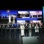 Recep Tayyip Erdoğan Instagram - 2024 yılı Vakıf Haftası’nı, yurt içinde ve yurt dışında restorasyonu tamamlanan 201 vakıf eserinin toplu açılışını yaparak idrak ettik. Hem haftamızın hem de açılışını yaptığımız vakıf-kültür varlıklarımızın ülkemize, milletimize hayırlı olmasını diliyorum. Bizden önce, 1996-2002 yılları arasında toplamda yalnızca 56 tarihî eserin onarıldığı dikkate alınırsa Vakıflar Genel Müdürlüğümüzün nasıl büyük bir başarıya imza attığı görülecektir. Sadece Türkiye içinde, sadece Anadolu ve Trakya’da değil, dünya üzerinde nerede bizlere ait, atalarımıza ait bir eser veya kültürel miras varsa oraya ulaşıyor ve gün yüzüne çıkarıyoruz. Son 21 yılda ülkemiz içinde ve gönül coğrafyamızın dört bir yanındaki 5 bin 500 ecdat yadigârı eseri yeniden ayağa kaldırdık. Bugün Cumhurbaşkanlığı Külliyemizdeki anlamlı töreni, emanete sahip çıkma bakımından sergilediğimiz hassasiyetin yeni bir nişanesi olarak görüyorum. Bu eserlerin yeniden ihyasına katkı sağlayan hayırseverlerimize teşekkürlerimi iletiyorum. Bu vesileyle milletimizin Vakıf Haftası’nı tebrik ediyor, bu hafta boyunca düzenlenecek etkinliklerin, özellikle gençlerimizin köklü vakıf medeniyetimizi anlamasına vesile teşkil etmesini diliyorum.