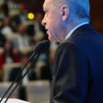 Recep Tayyip Erdoğan Instagram - Medyanın ve sosyal medyanın millet namına denetim vazifesi üstlenmesi demokrasimiz için şüphesiz bir kazançtır. Ama bu, hâkim cübbesi giyip, mahkeme kurup sağa sola yargı dağıtma boyutuna asla varmamalıdır.