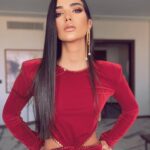 Reem Samy Instagram - There is a shade of red for every woman… Full look @elisabettafranchi Make up @dinaragheb Hair @ahmed__mounir